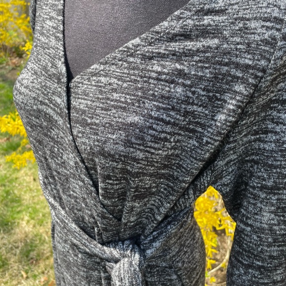 Front tie Maternity dress EUC!! - Picture 4 of 6